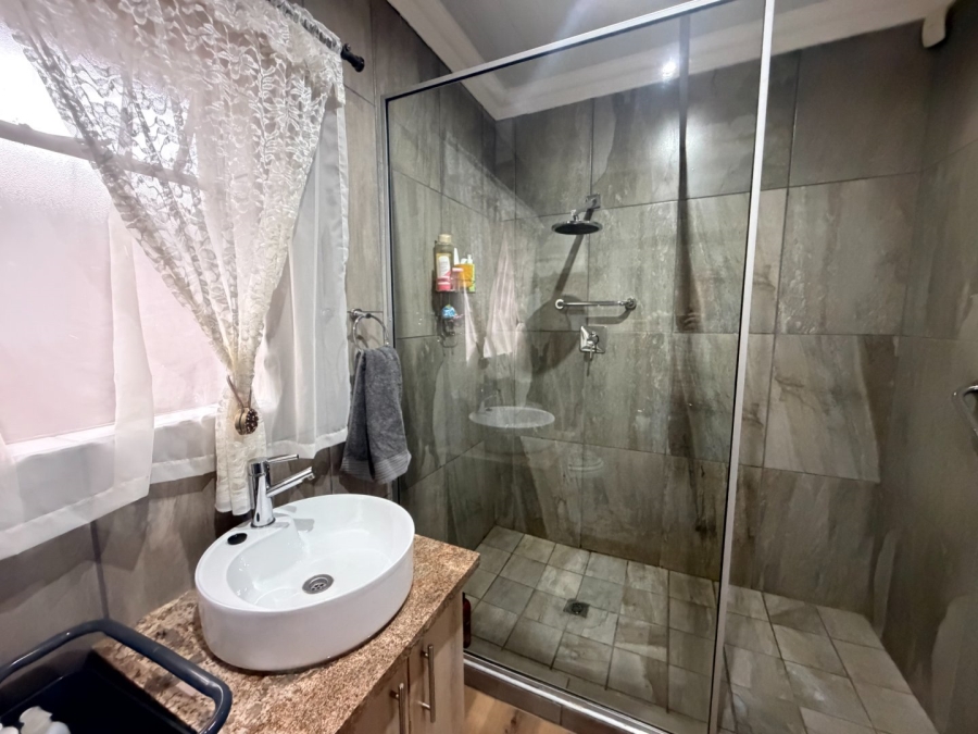 4 Bedroom Property for Sale in Roodia Free State